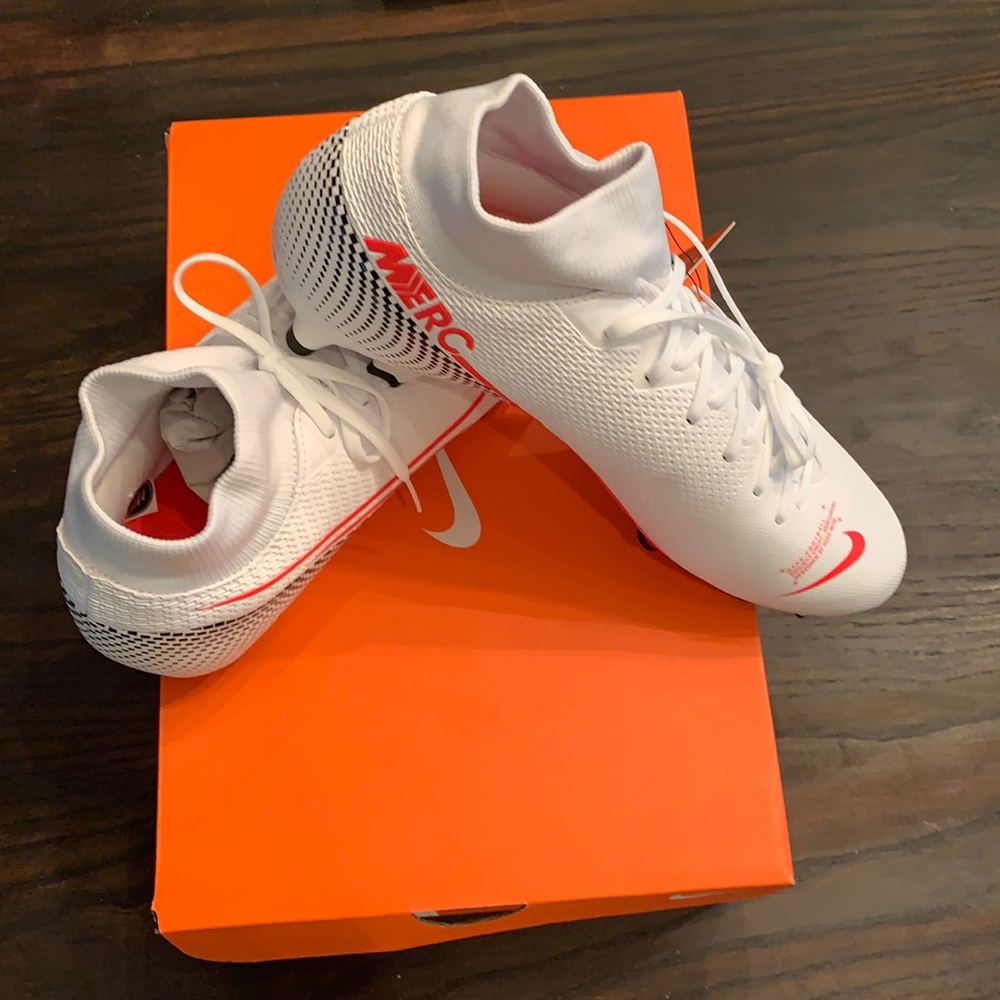 Nike soccer cleats woman’s size 10